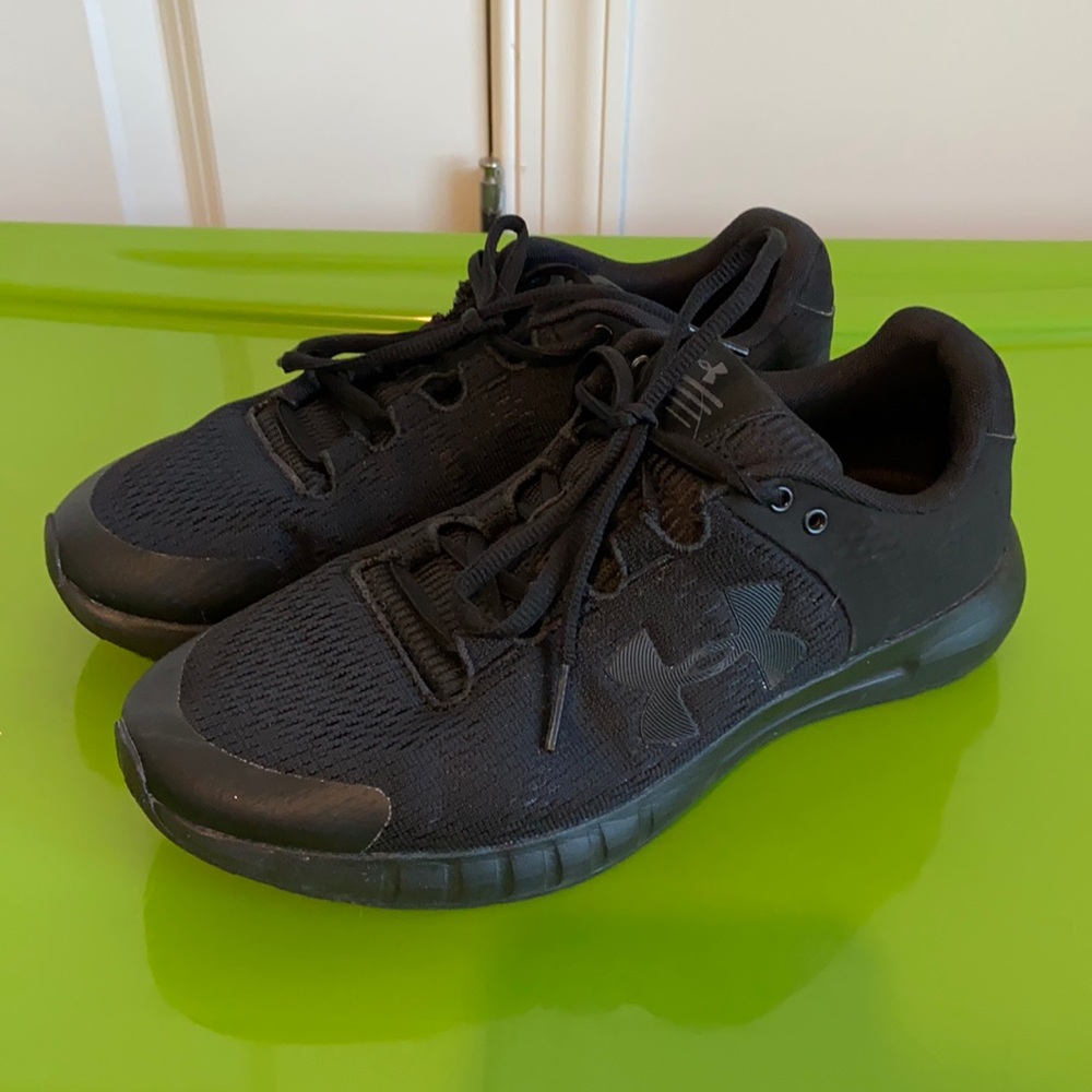 COPY - Size 7.5 Under Armour Black Tennis Shoes
